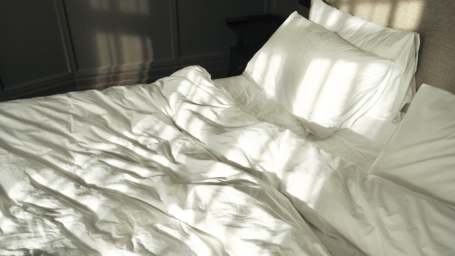 陽の当たるベッド・寝具