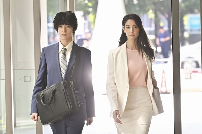 無能の鷹のバナー